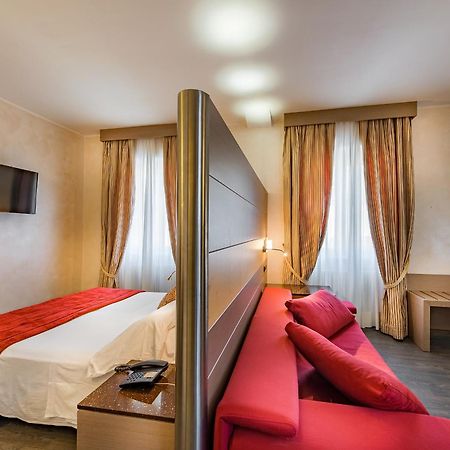 Hotel Ligure Алассио Экстерьер фото