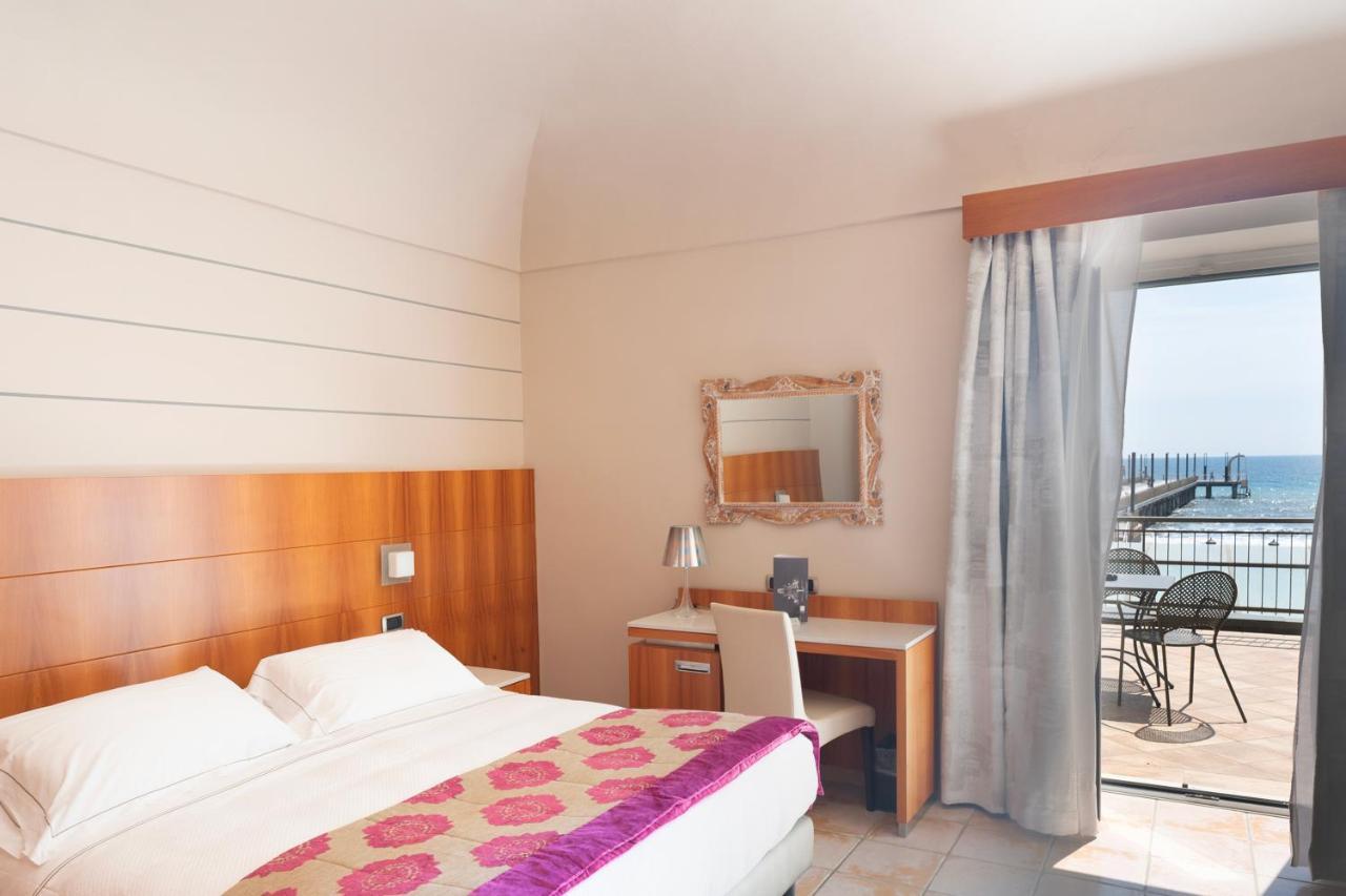Hotel Ligure Алассио Экстерьер фото