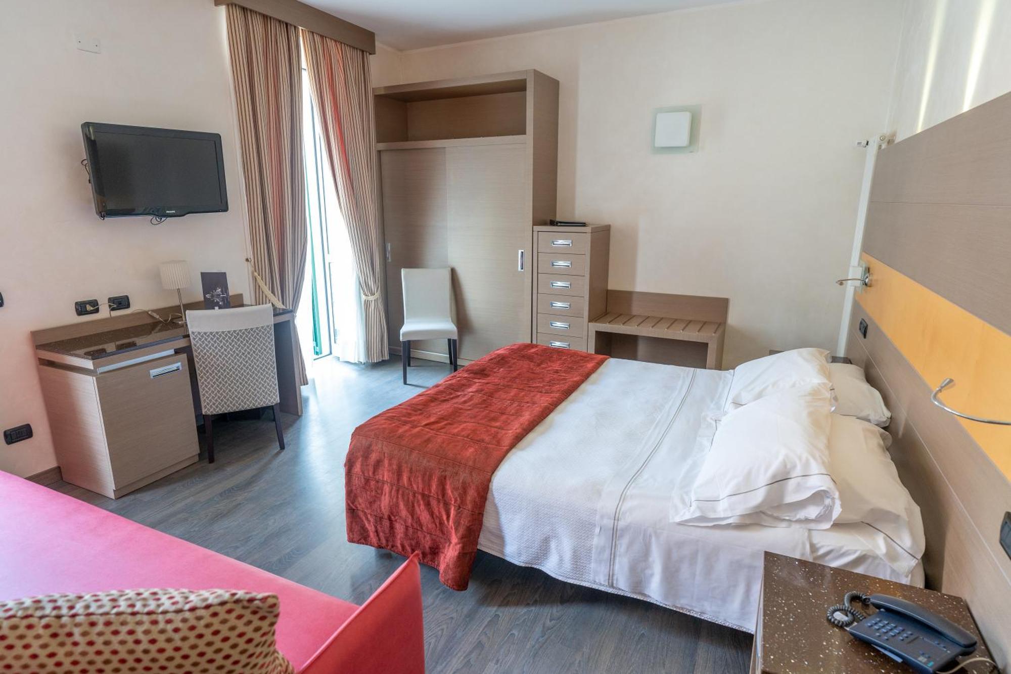 Hotel Ligure Алассио Экстерьер фото